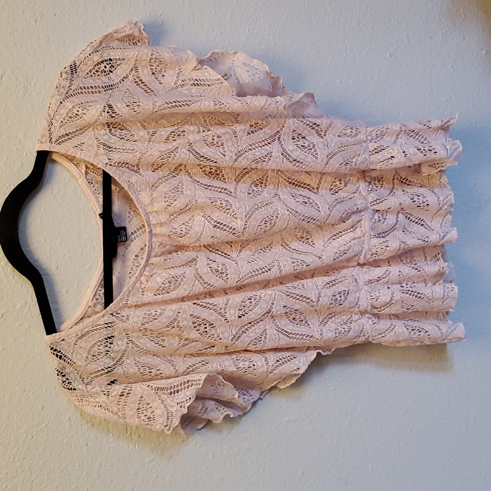 Dusty pink crocheted short-sleeve shirt